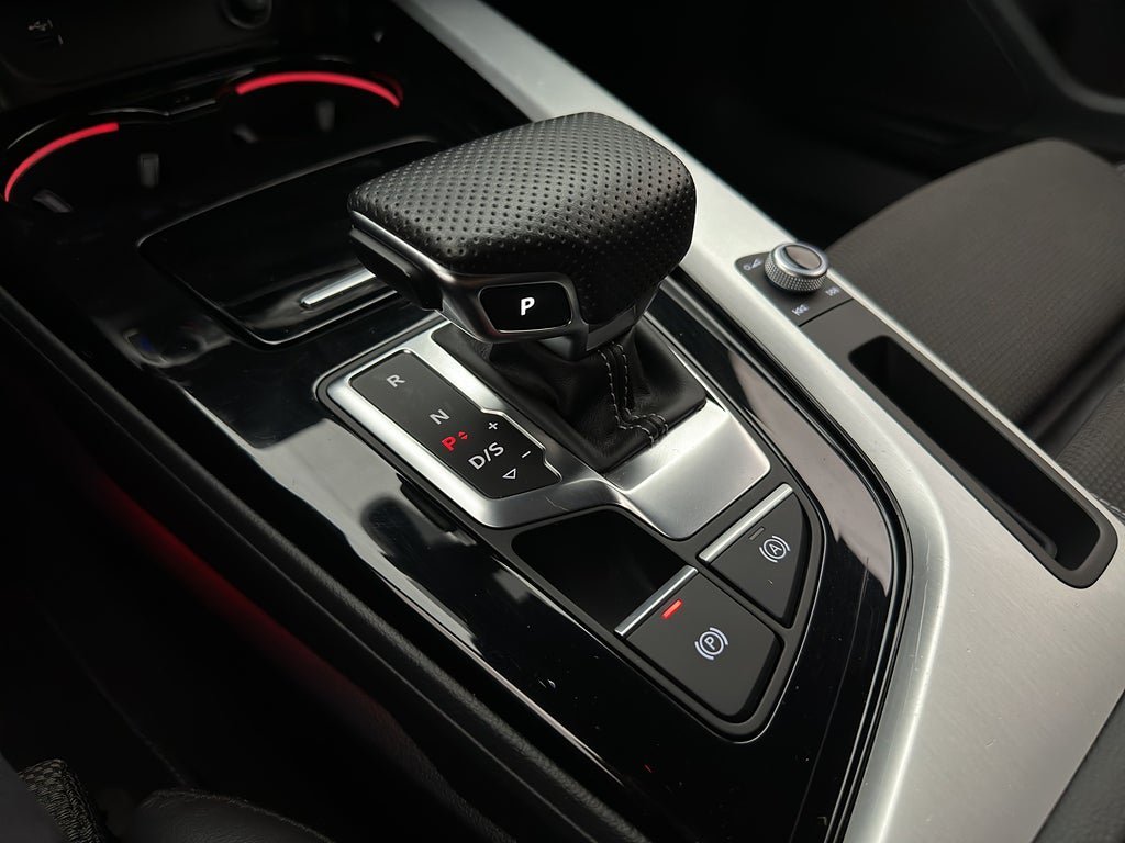 Vehicle Image 25