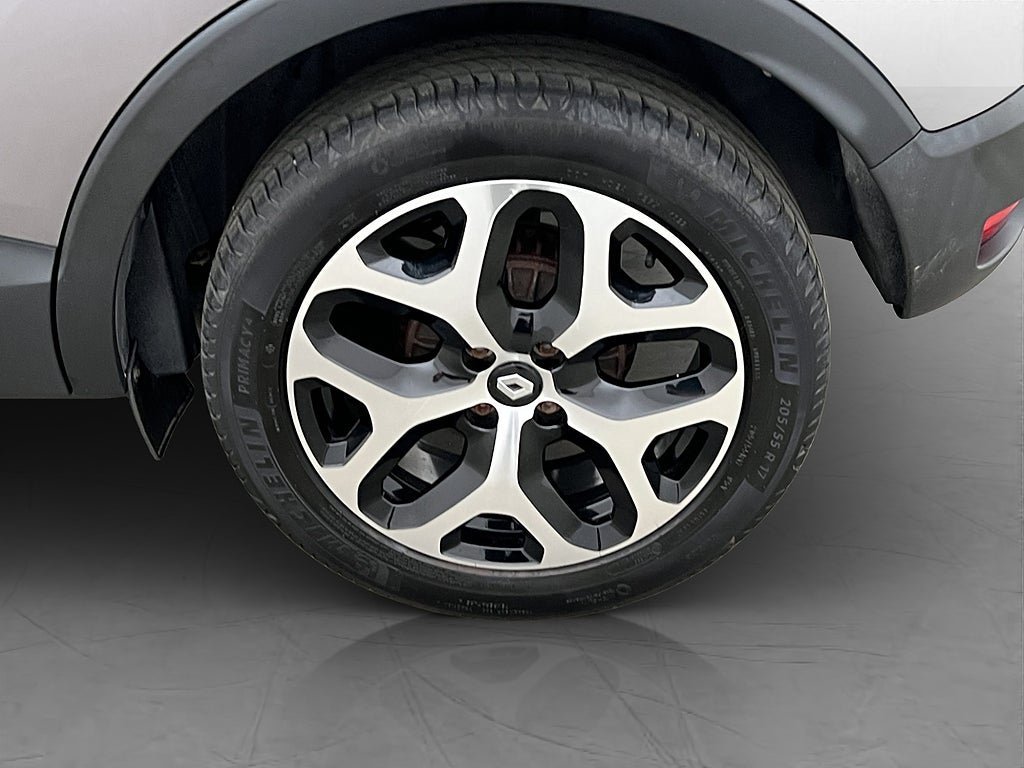 Vehicle Image 24