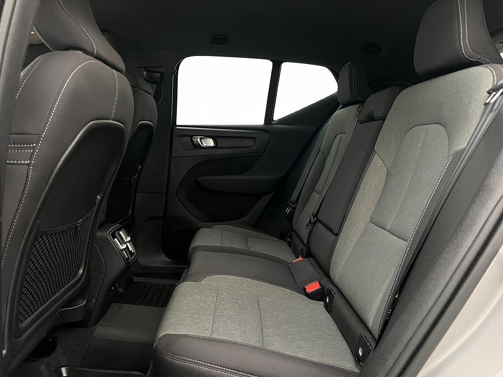 Vehicle Image 29