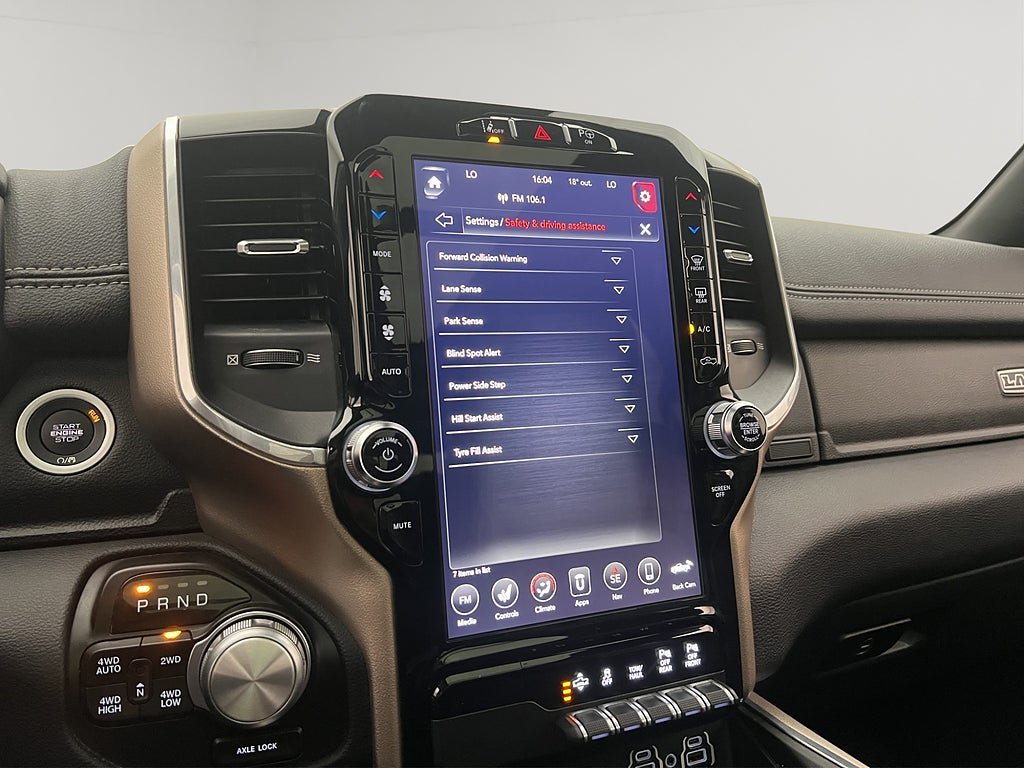Vehicle Image 25