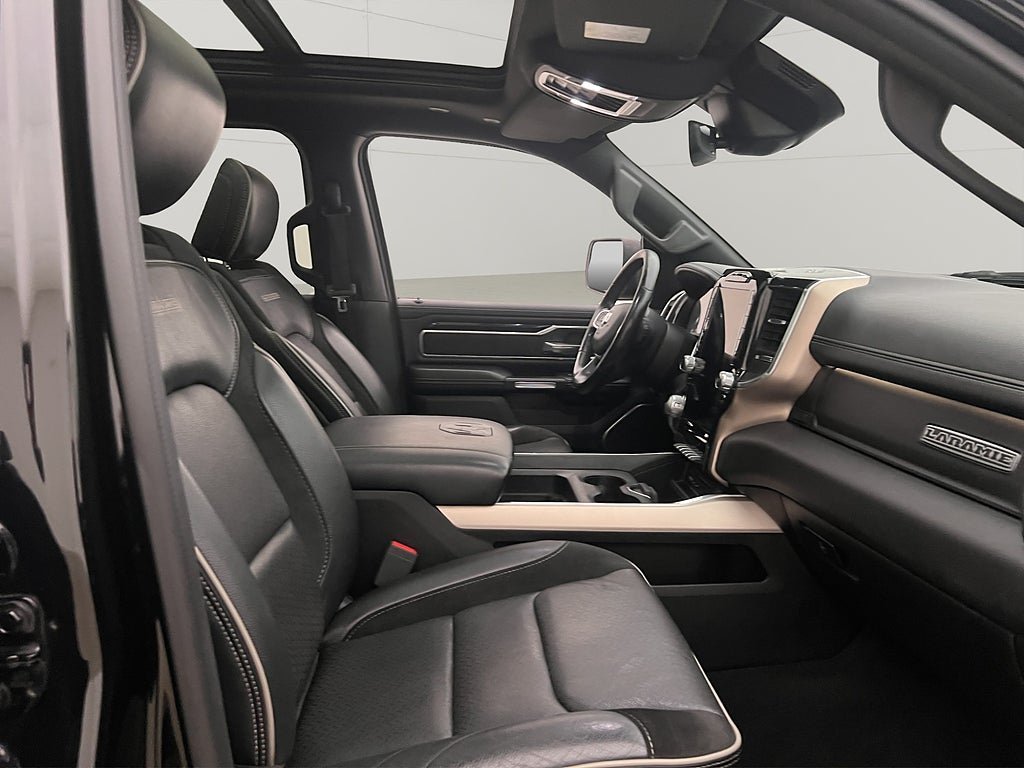 Vehicle Image 32