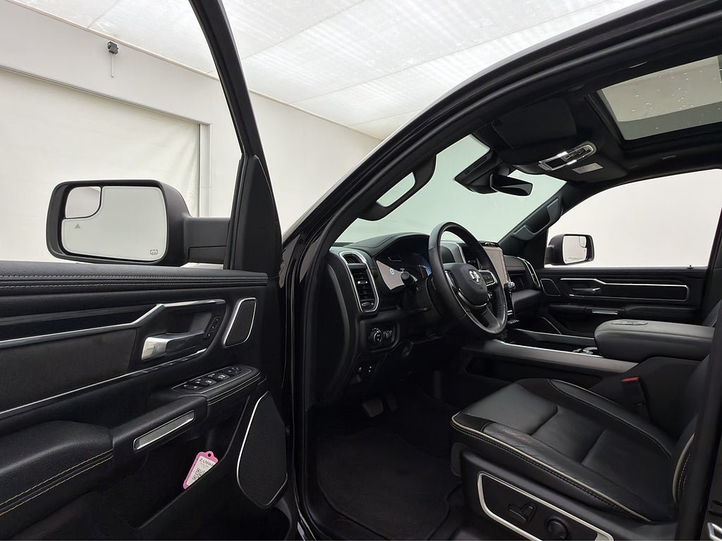 Vehicle Image 32