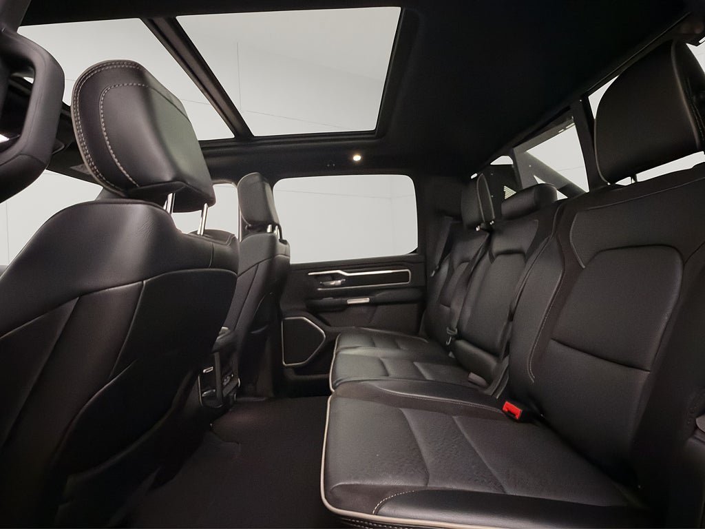 Vehicle Image 38