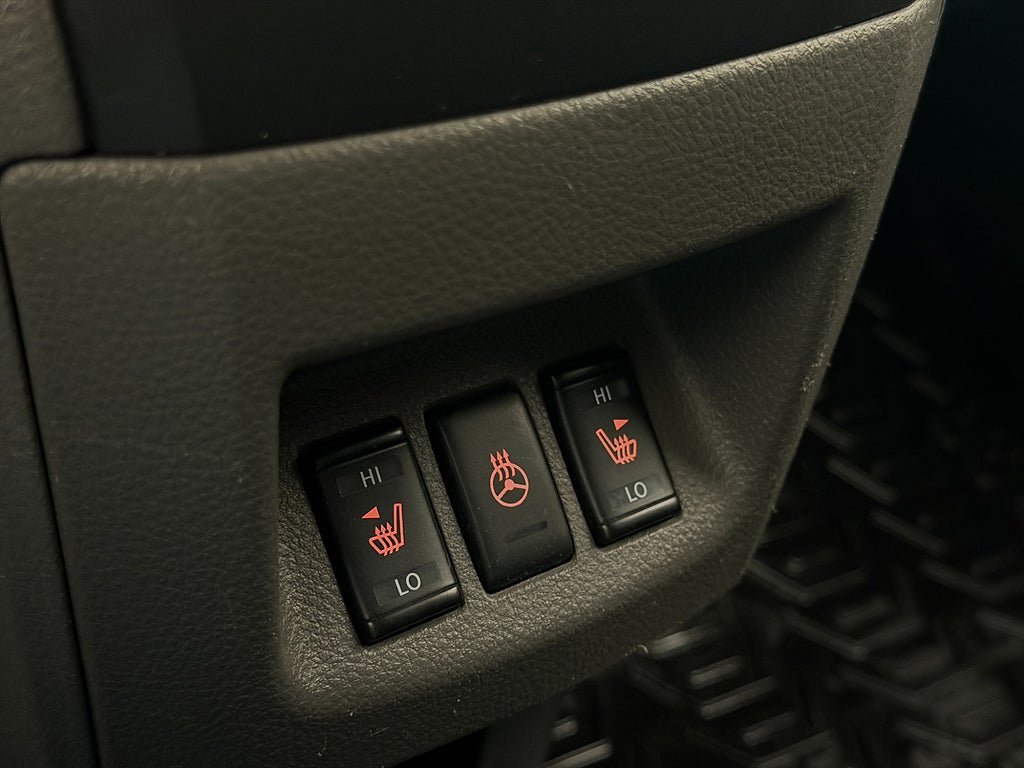 Vehicle Image 25