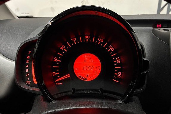 Vehicle Image 16