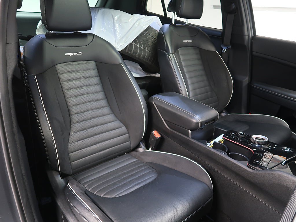 Vehicle Image 25