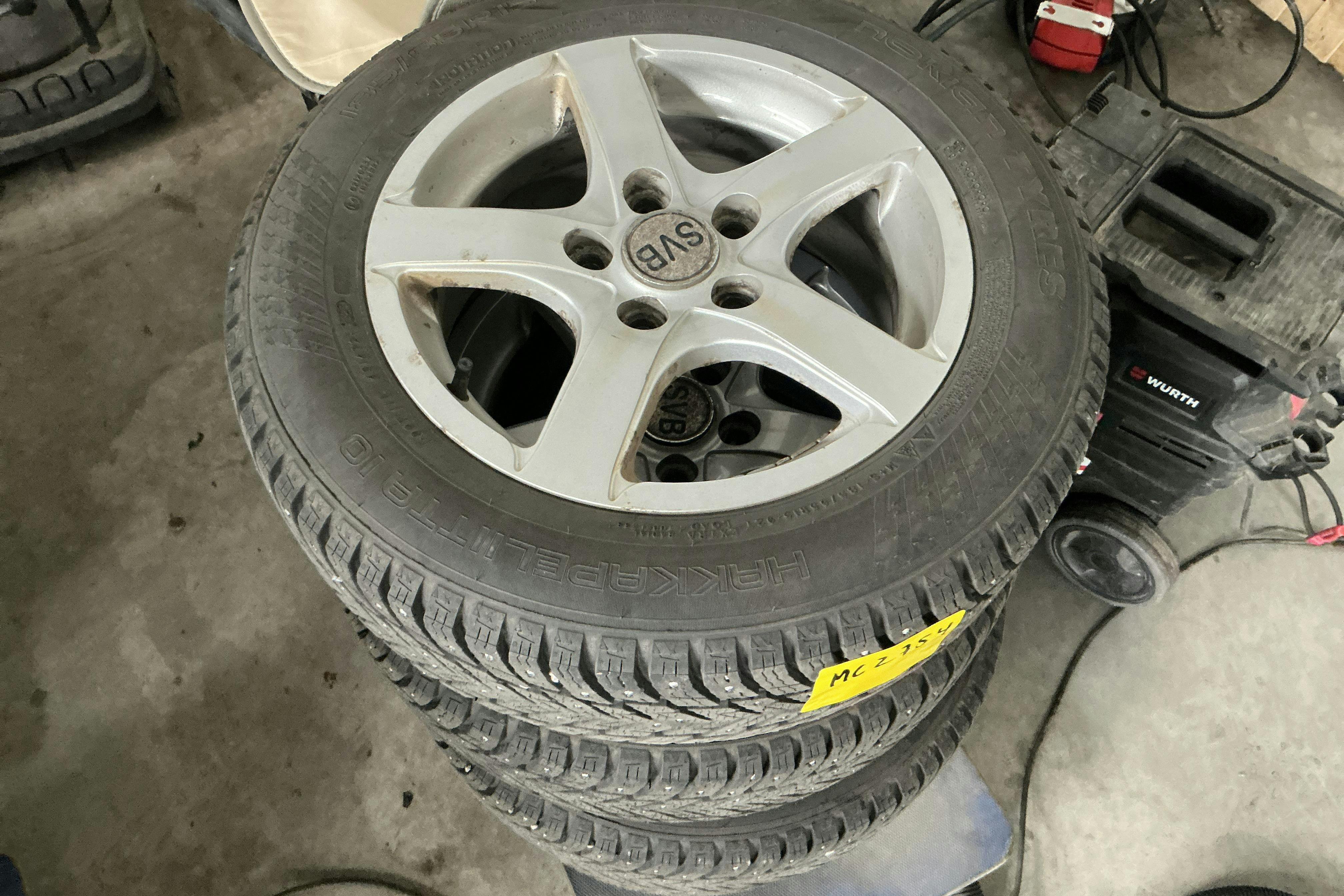 Vehicle Image 12