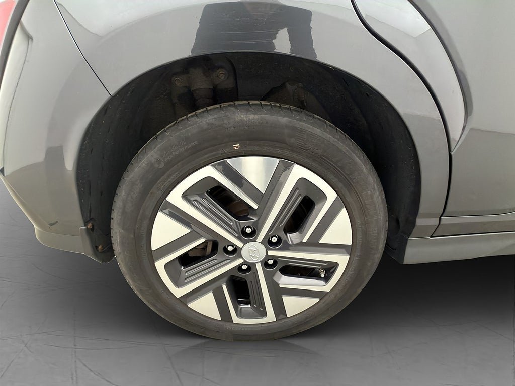 Vehicle Image 32