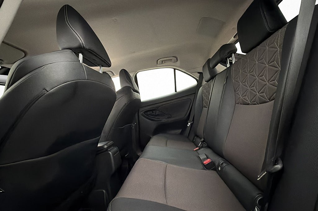 Vehicle Image 15