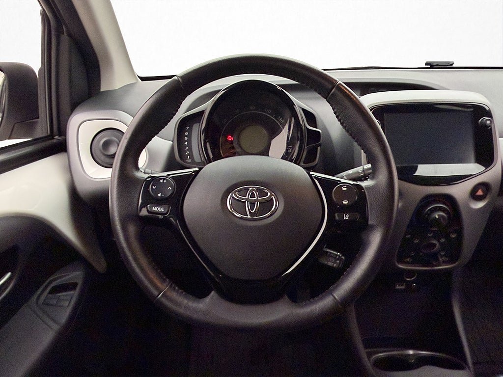 Vehicle Image 12