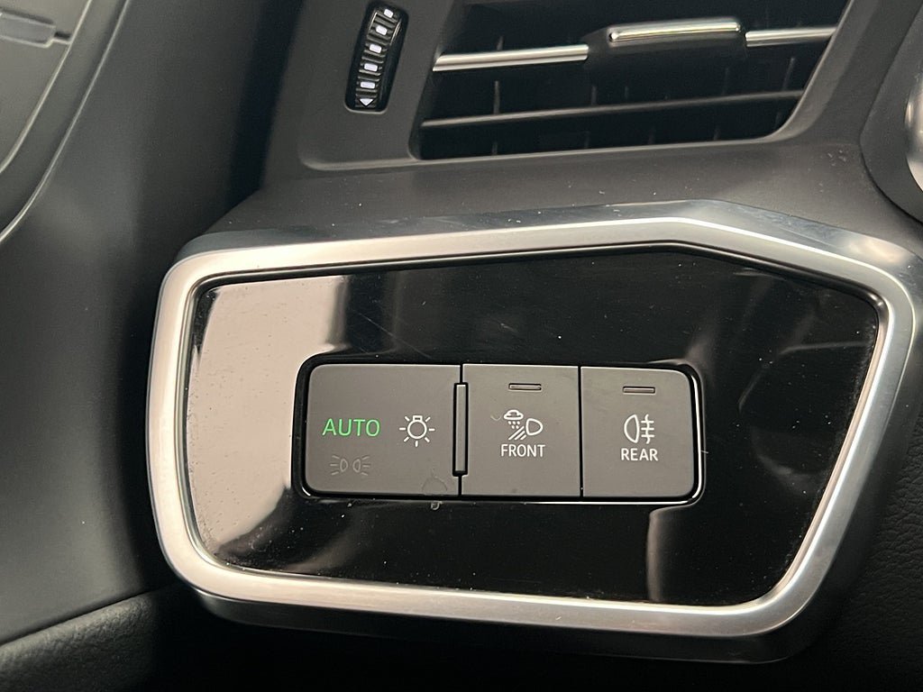 Vehicle Image 32