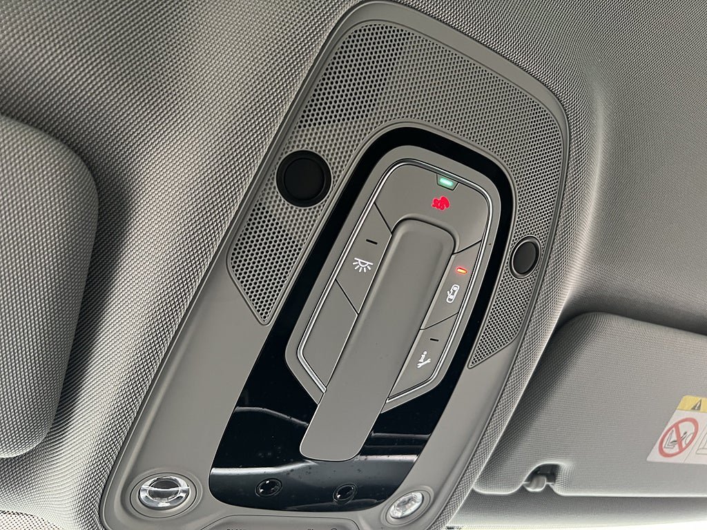 Vehicle Image 33