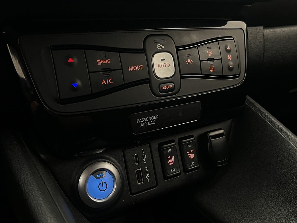 Vehicle Image 25
