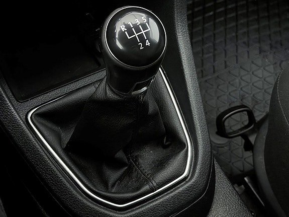 Vehicle Image 24