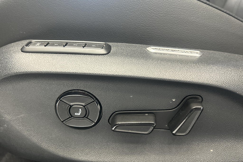Vehicle Image 22