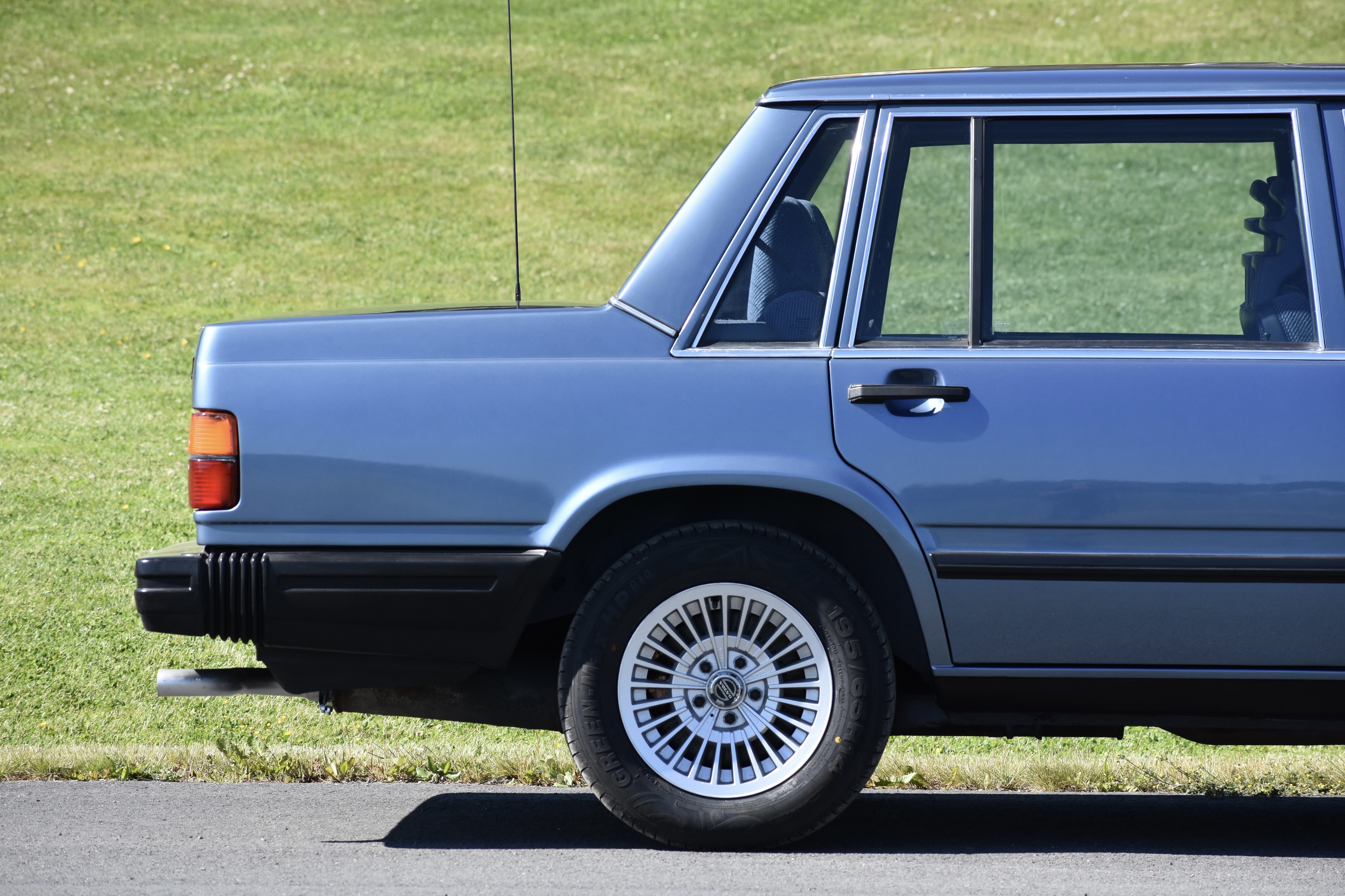 Vehicle Image 100