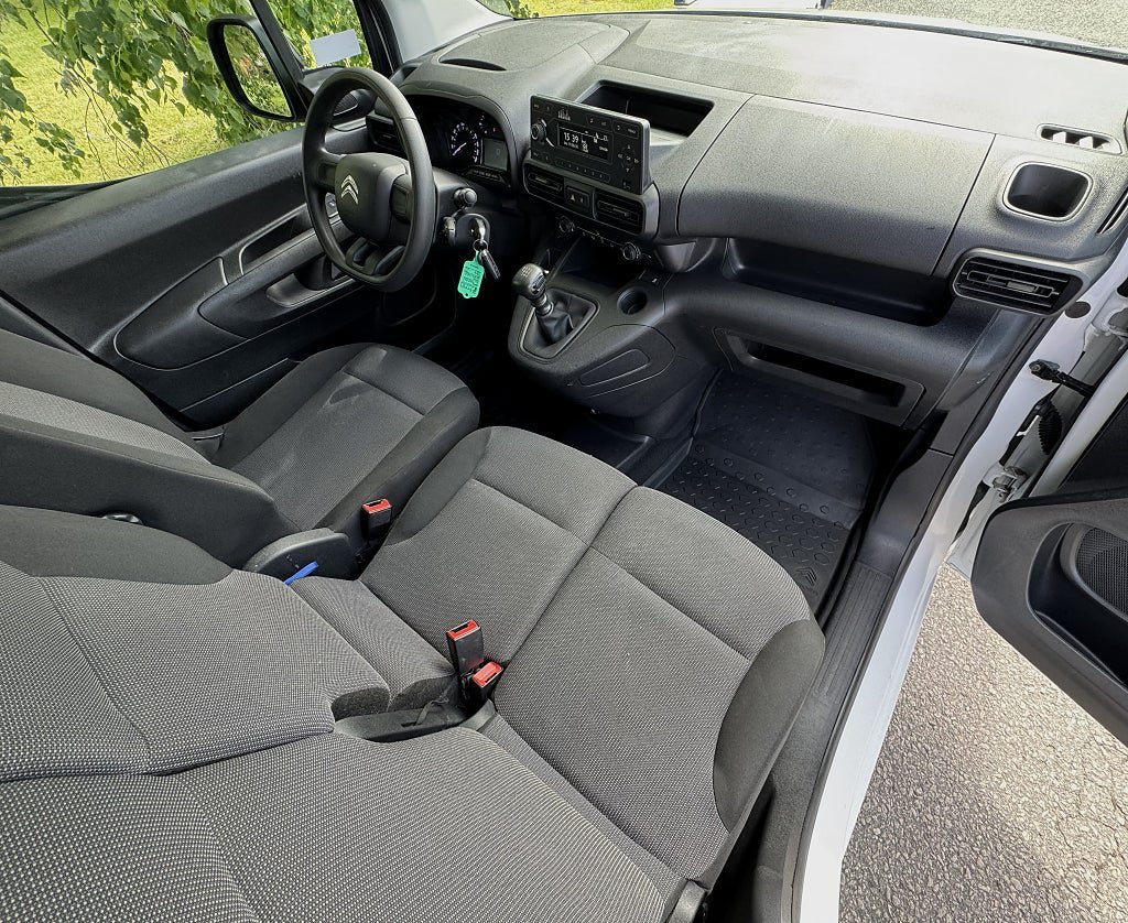 Vehicle Image 13