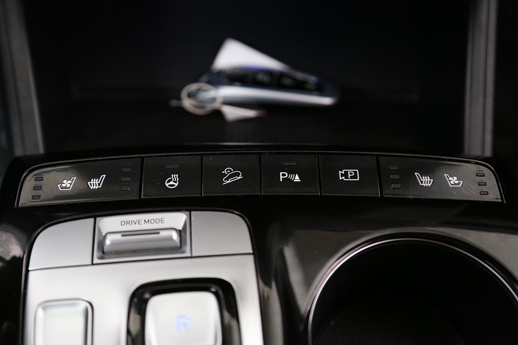 Vehicle Image 25