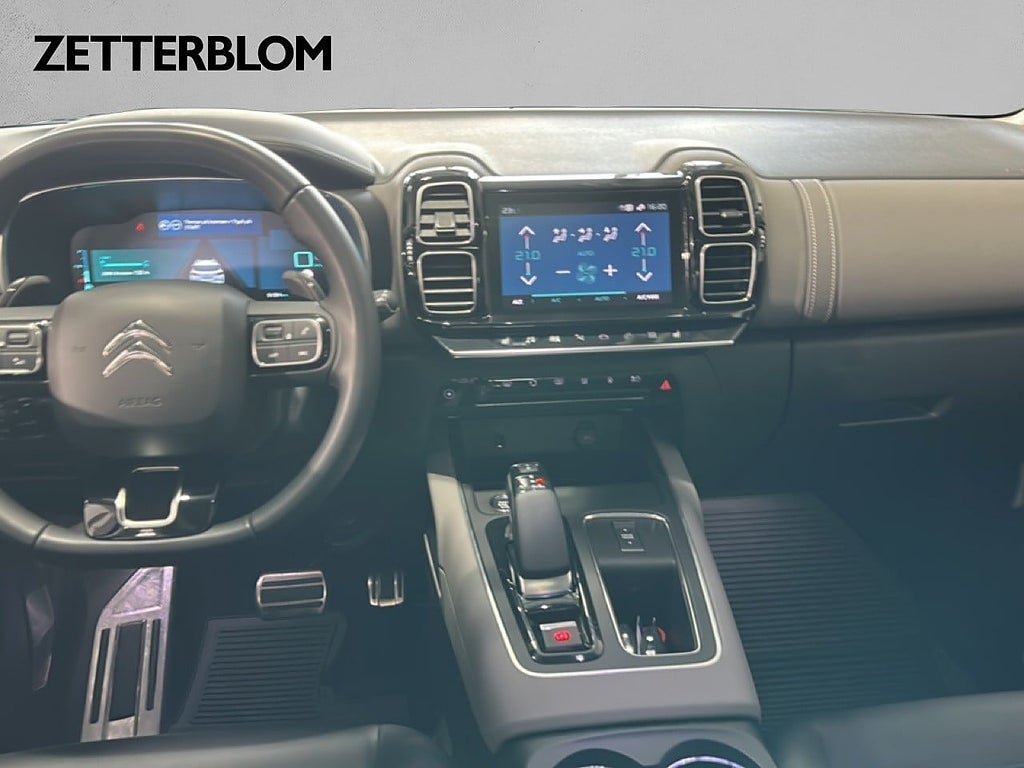 Vehicle Image 10