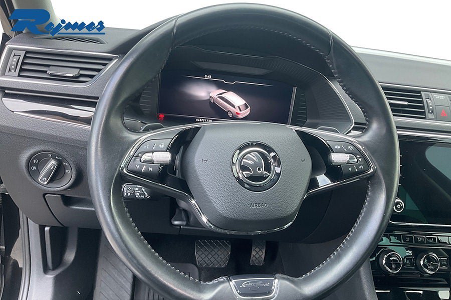 Vehicle Image 9