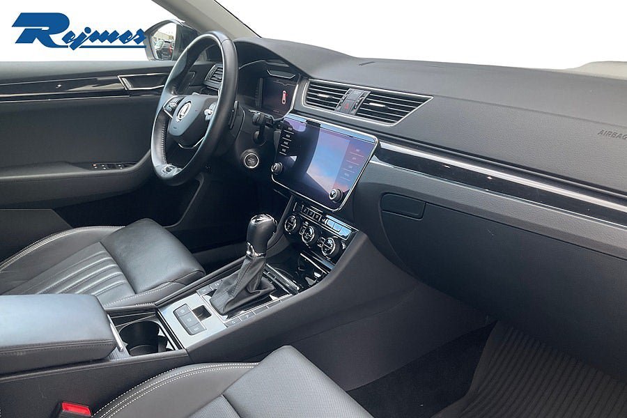 Vehicle Image 16
