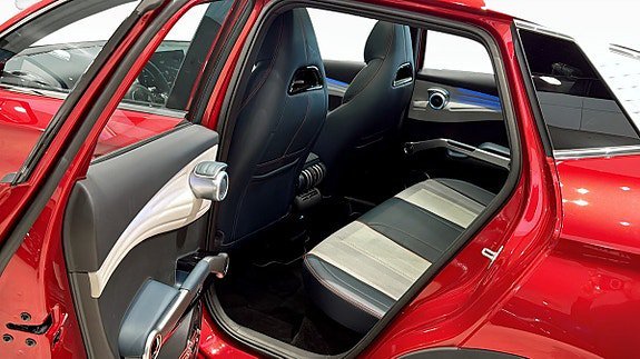 Vehicle Image 8