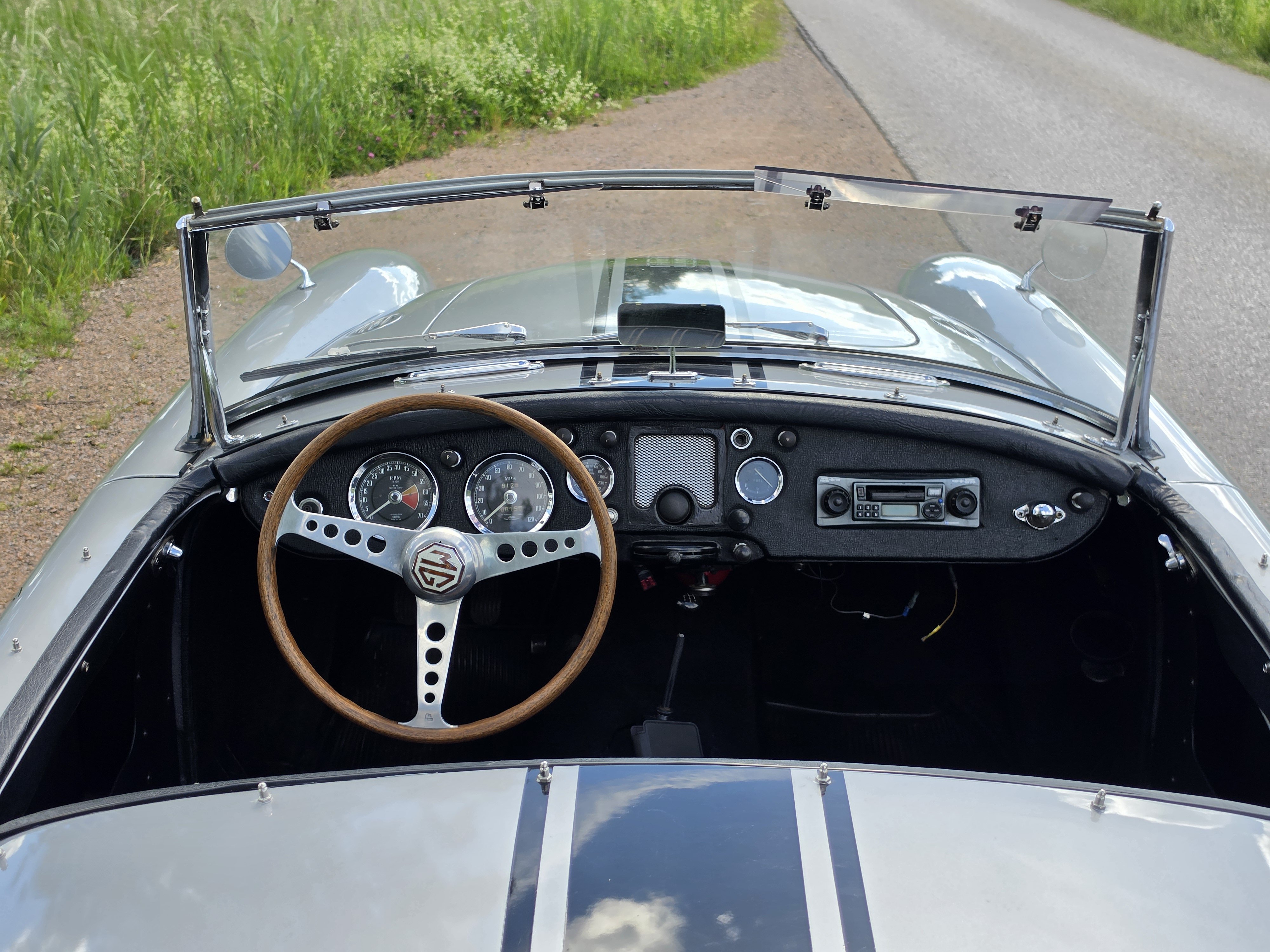 Vehicle Image 11
