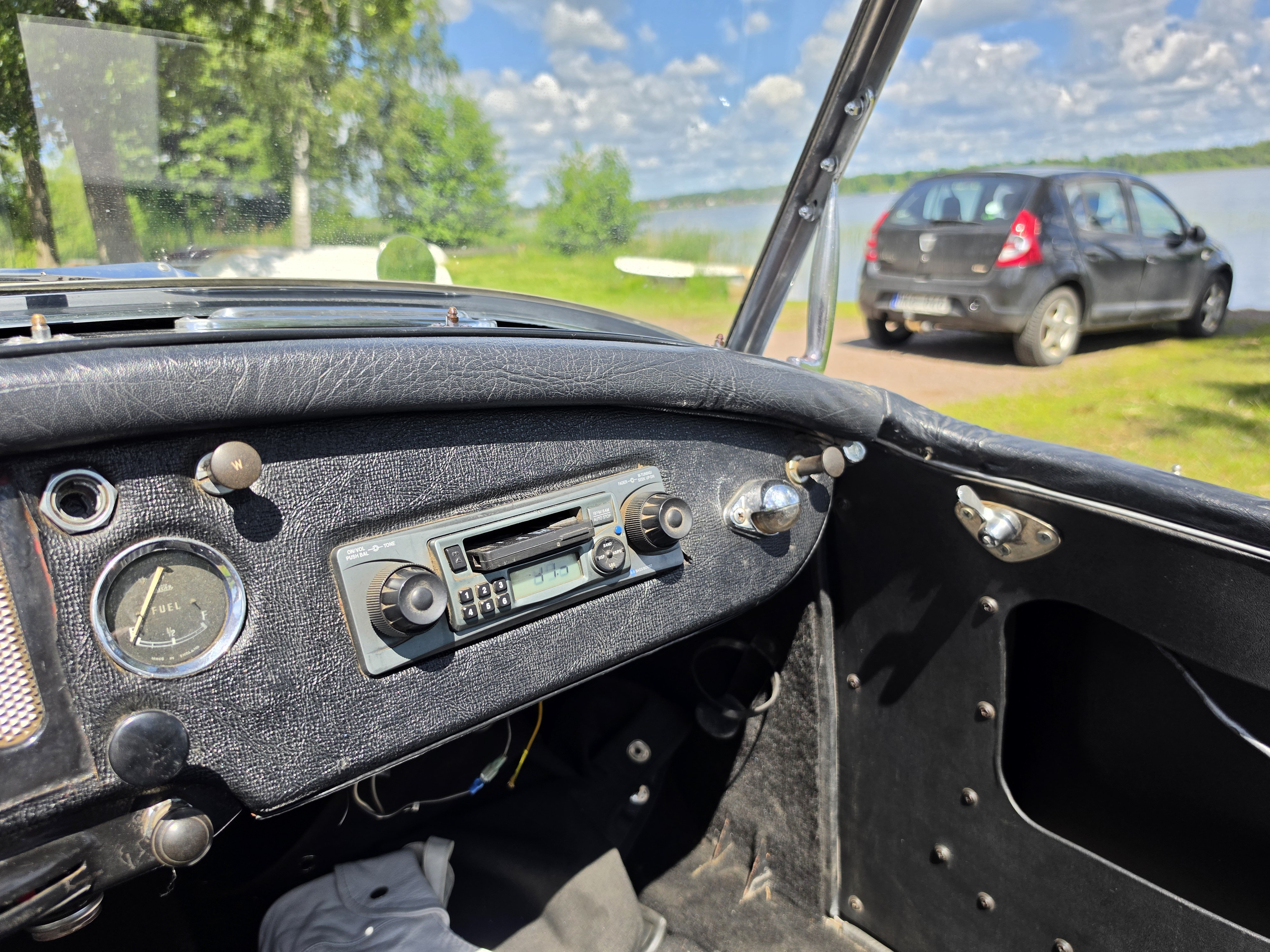 Vehicle Image 21