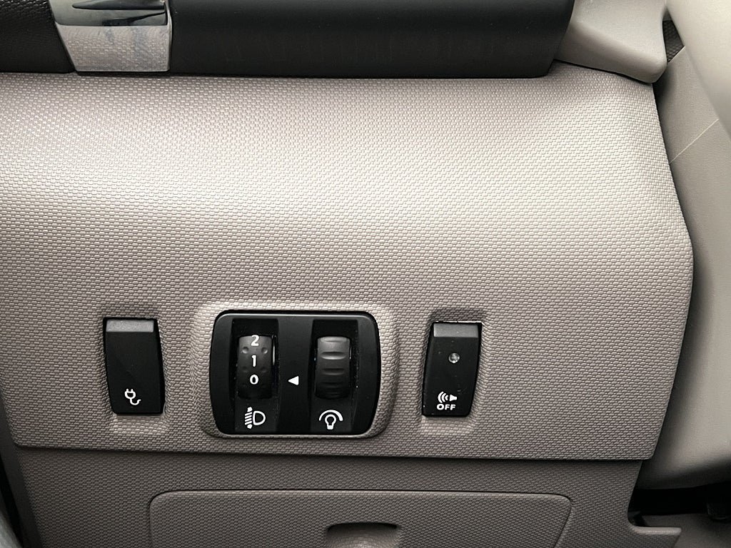 Vehicle Image 25