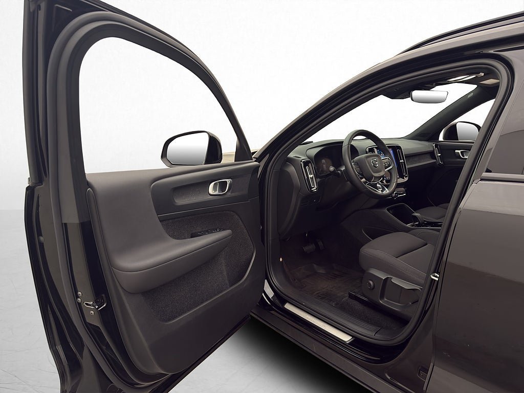 Vehicle Image 32