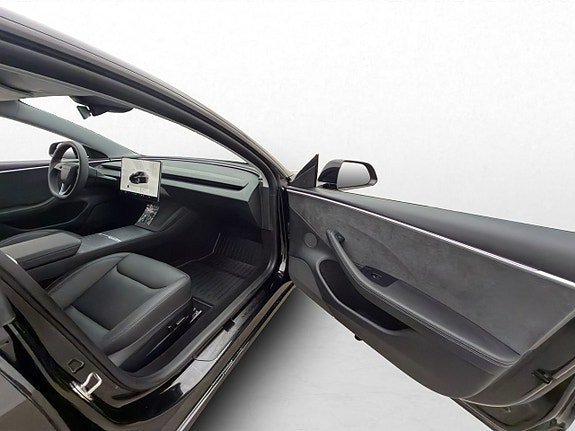 Vehicle Image 26