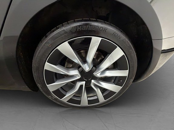 Vehicle Image 33