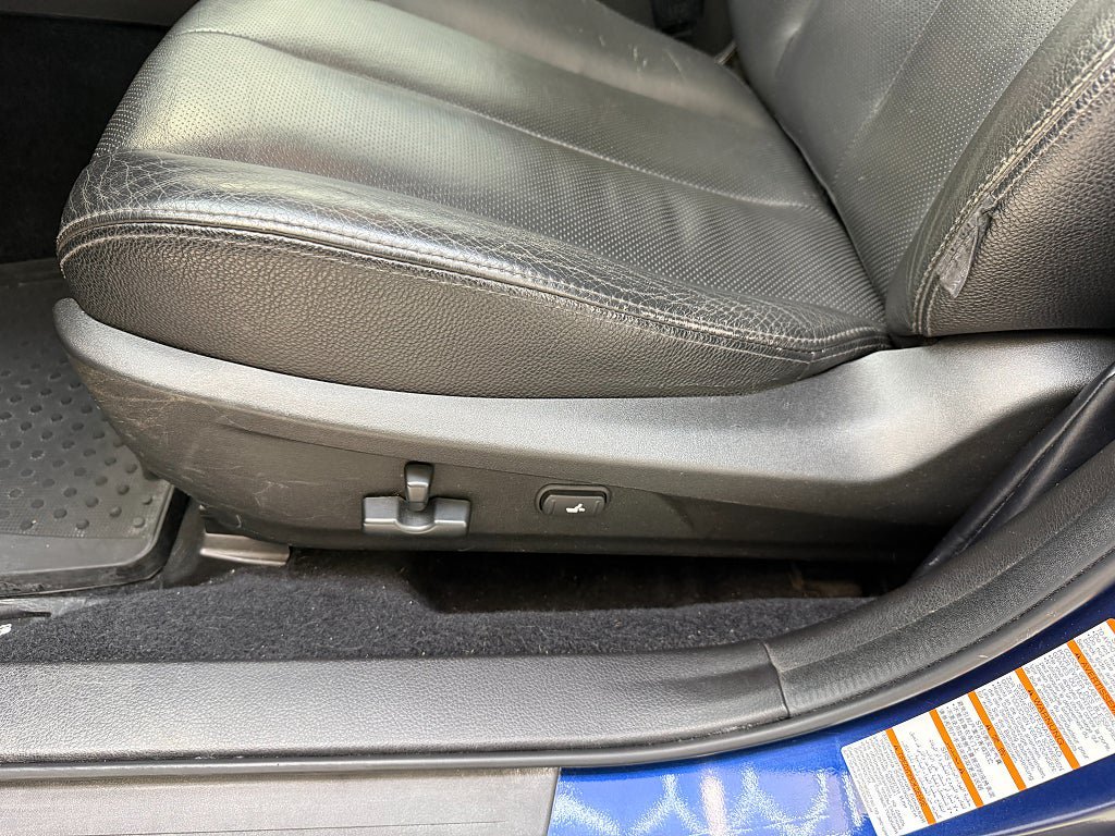 Vehicle Image 12
