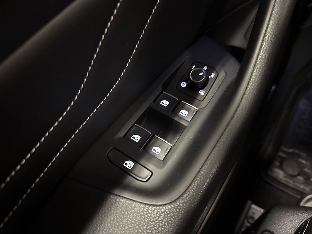 Vehicle Image 23
