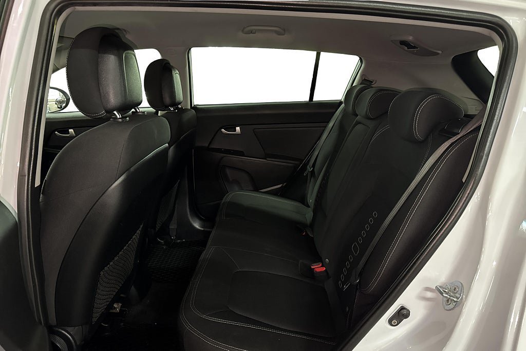 Vehicle Image 16