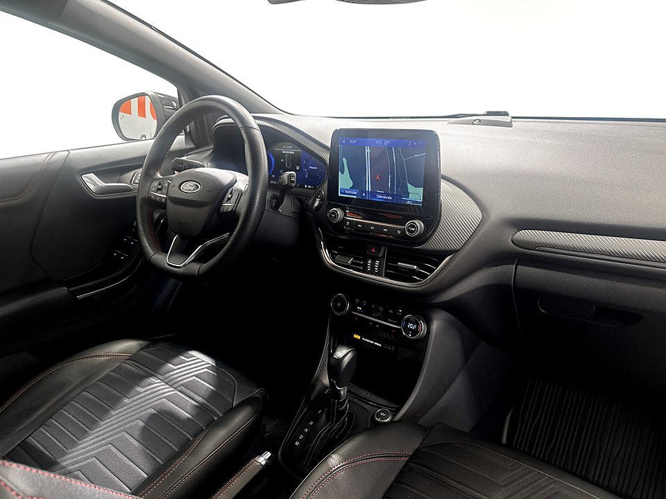 Vehicle Image 11