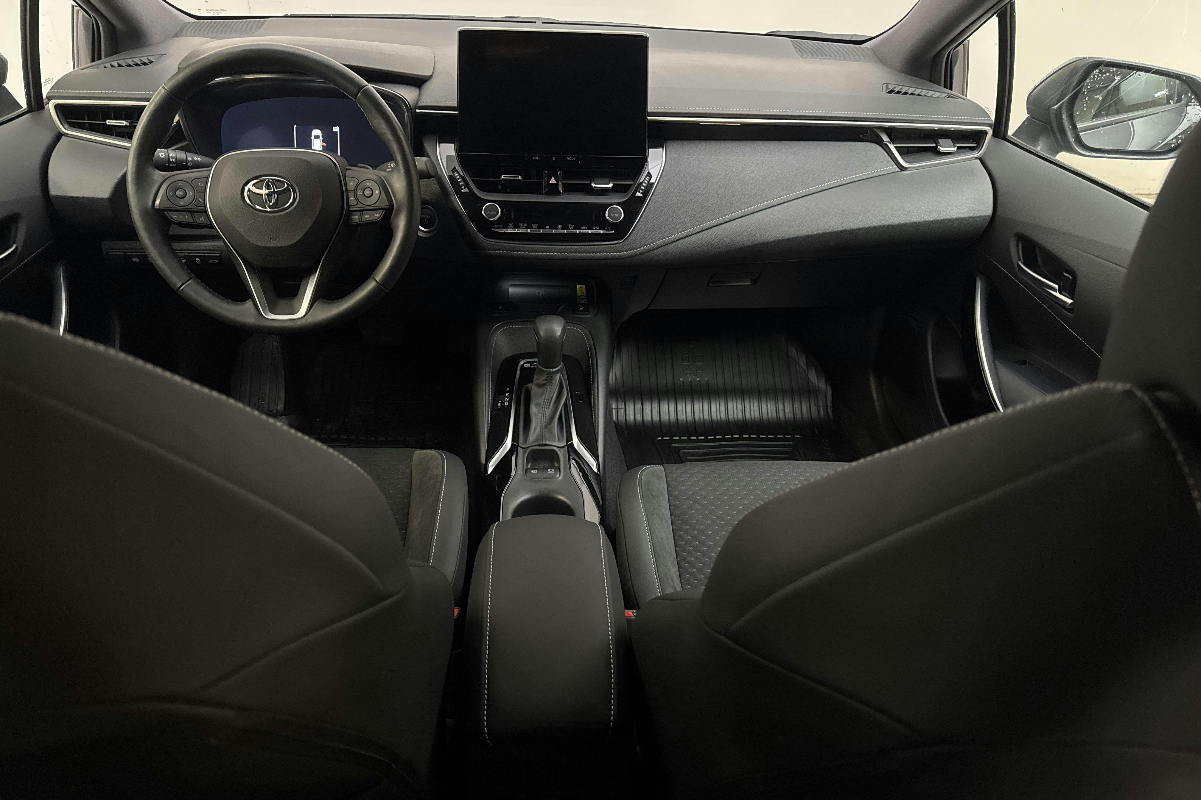 Vehicle Image 6