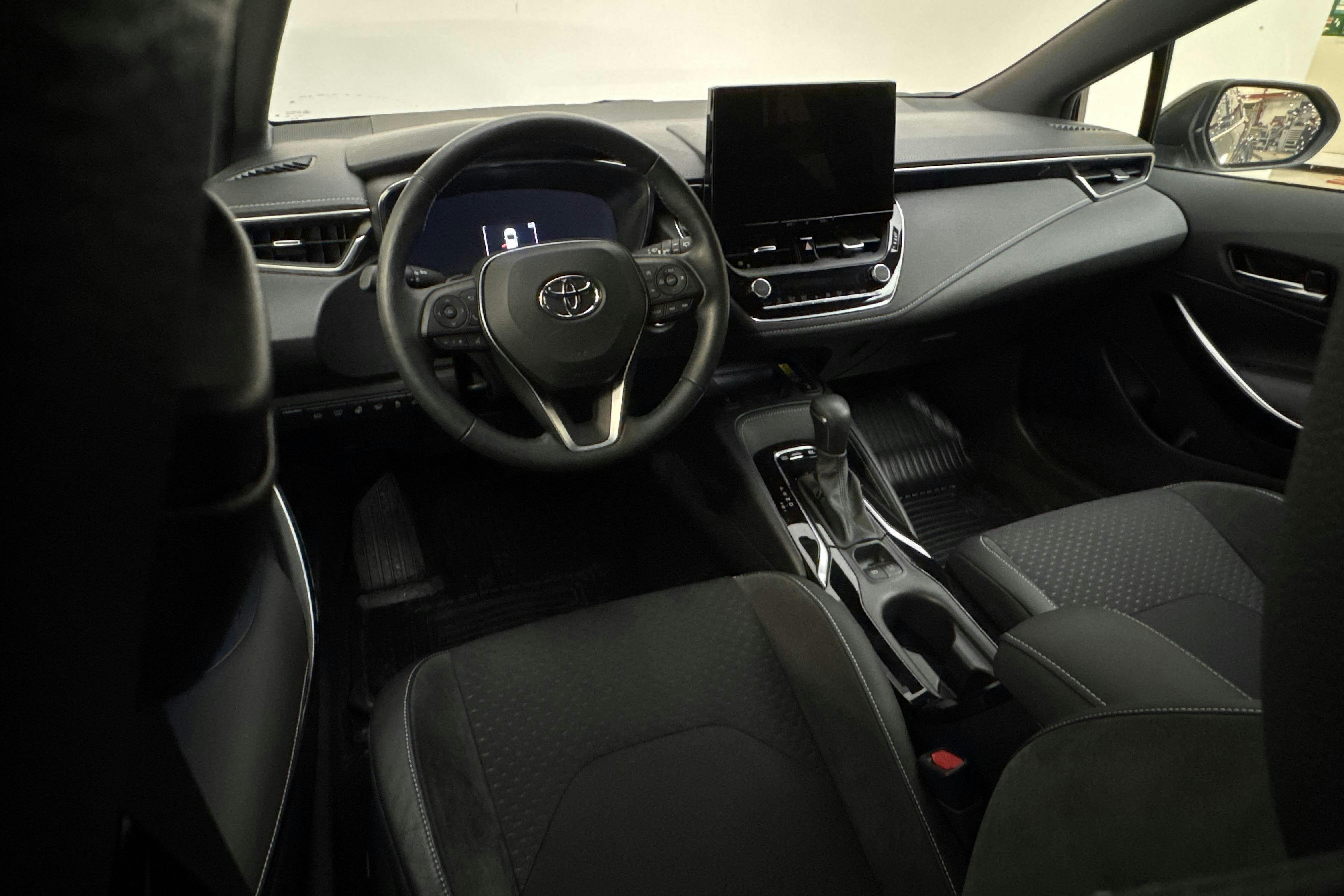 Vehicle Image 12