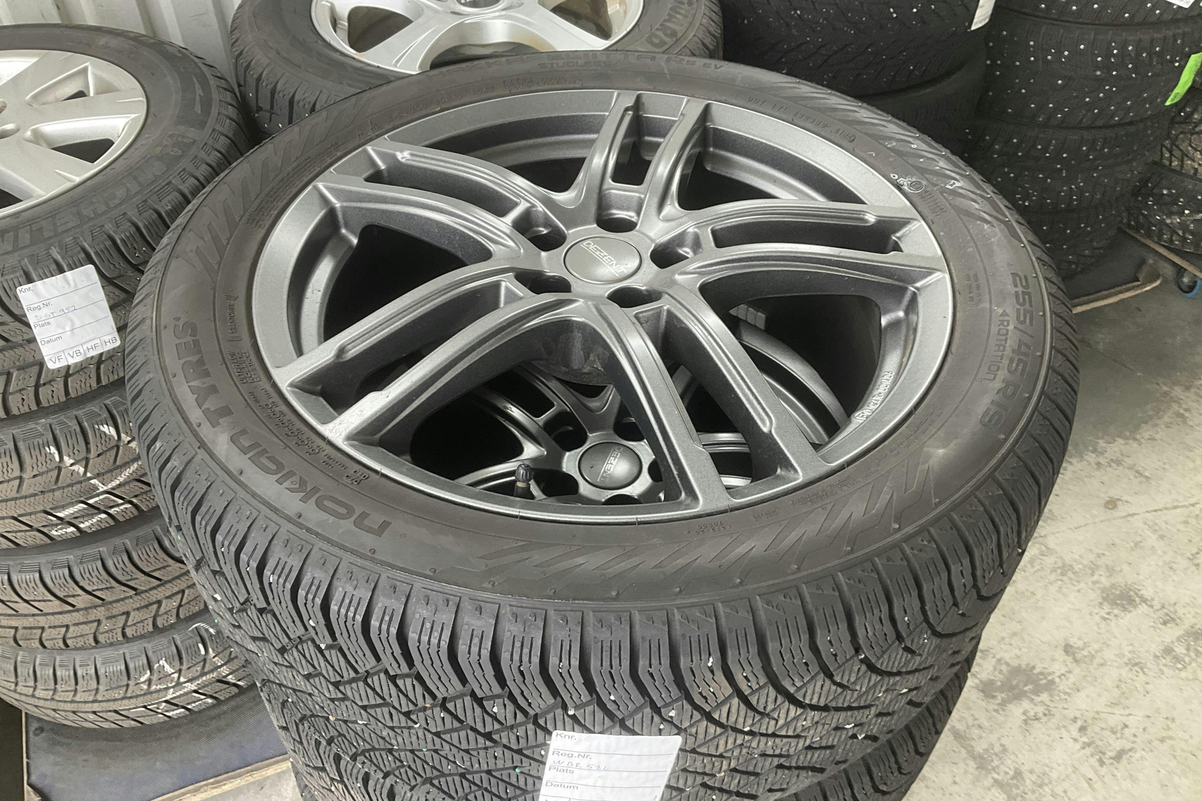 Vehicle Image 14