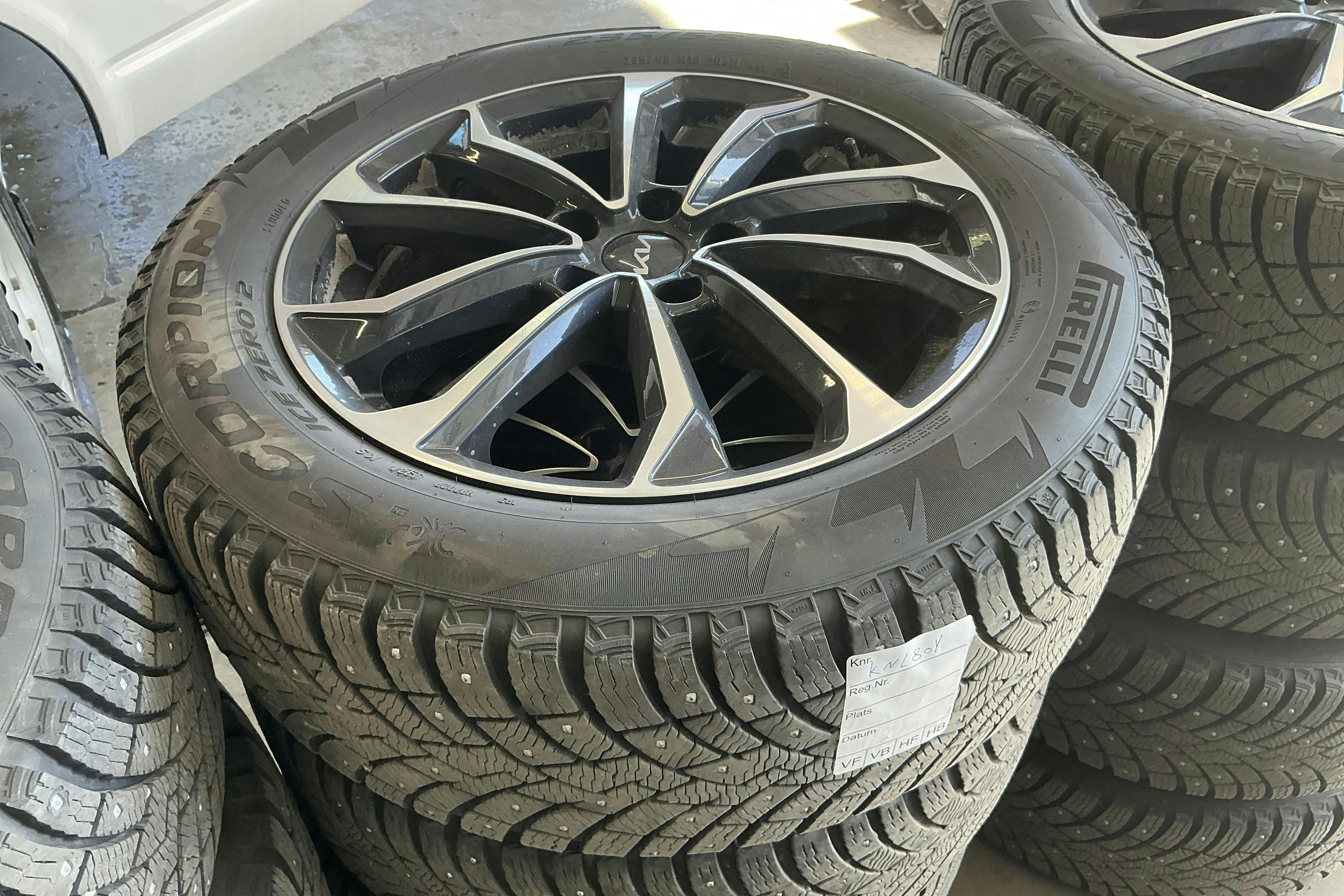 Vehicle Image 16