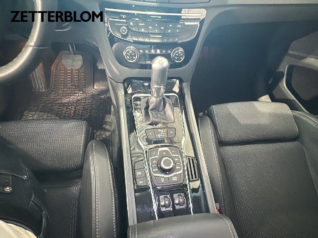 Vehicle Image 14