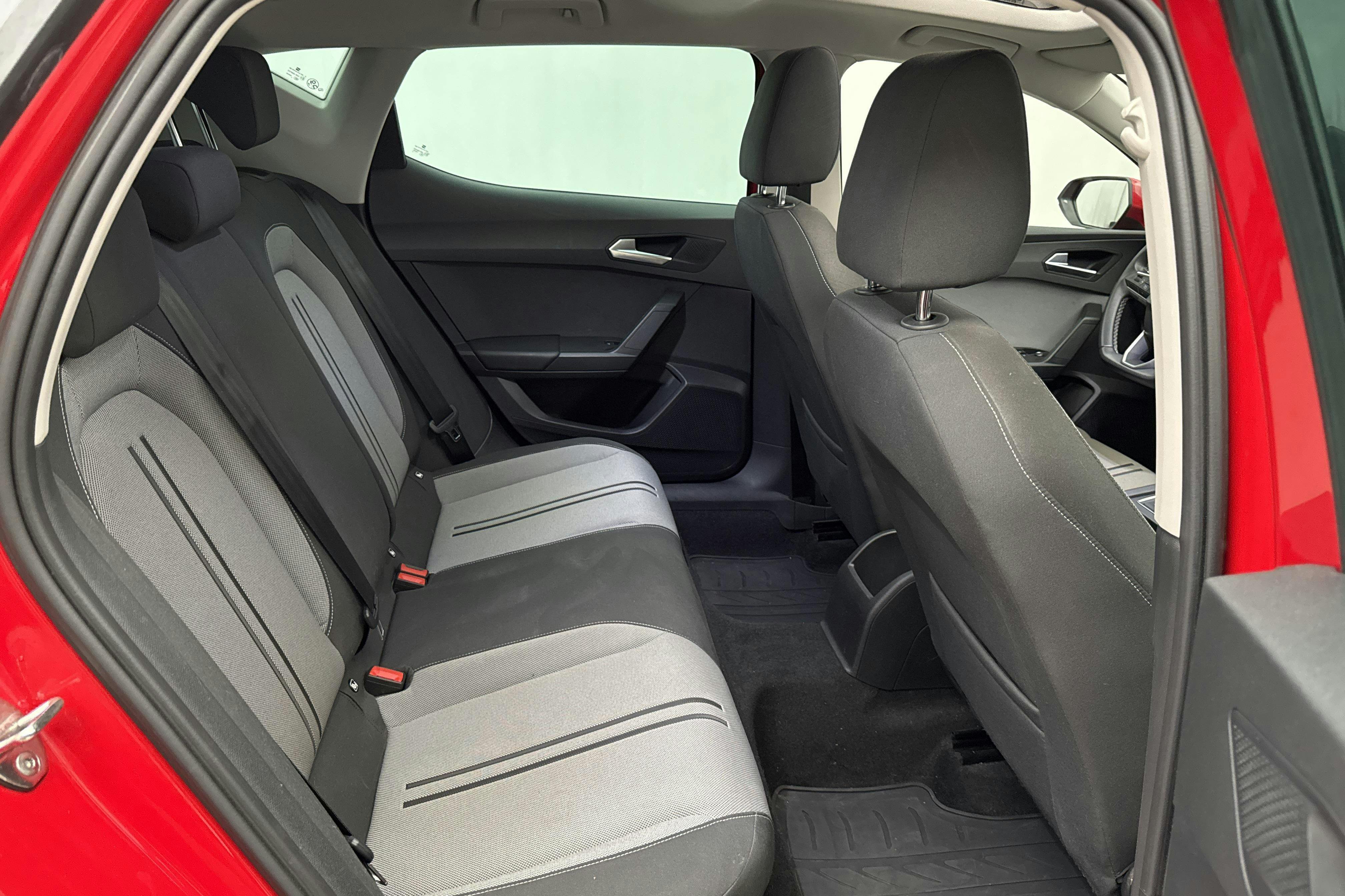 Vehicle Image 8