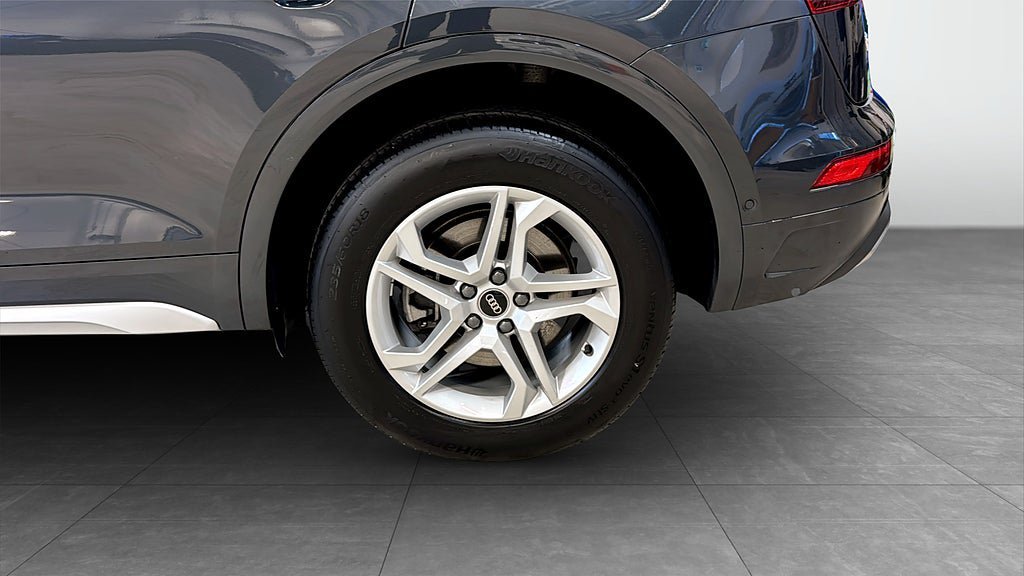 Vehicle Image 6
