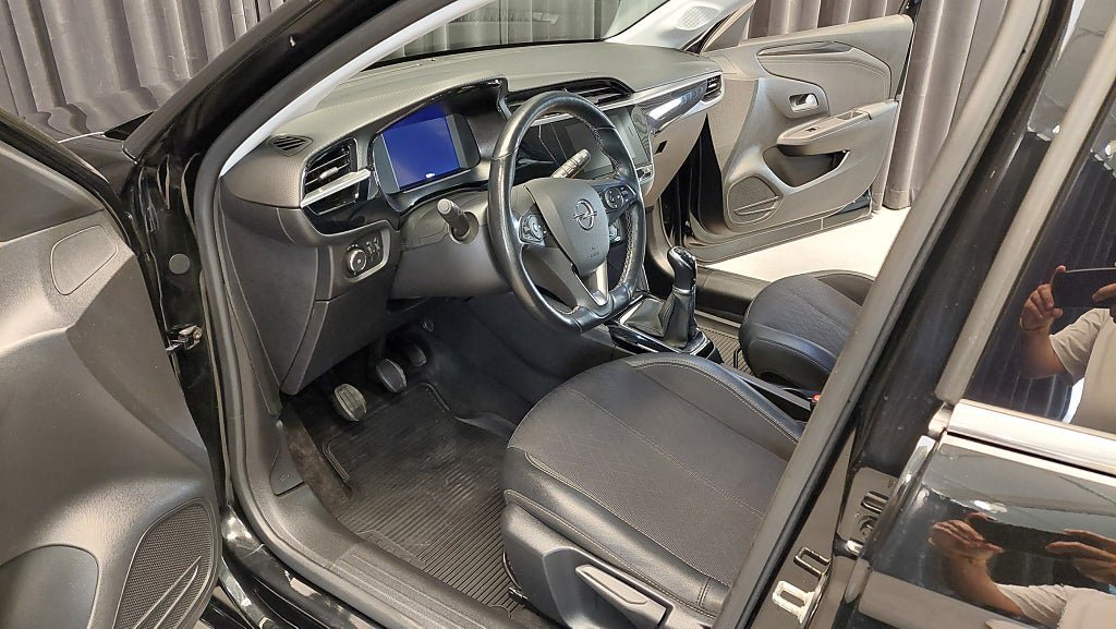 Vehicle Image 21