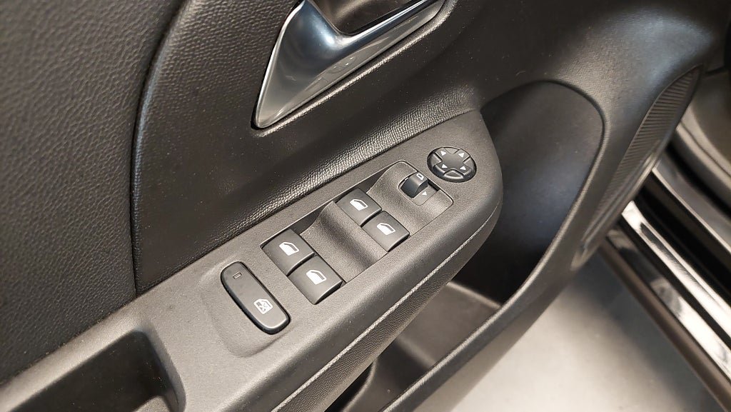 Vehicle Image 23