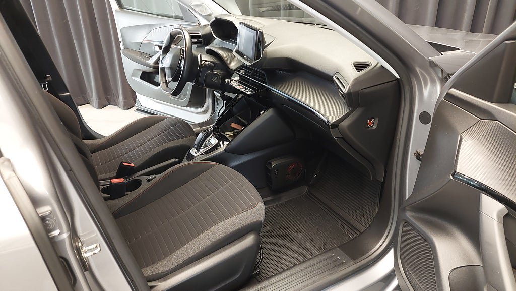 Vehicle Image 25