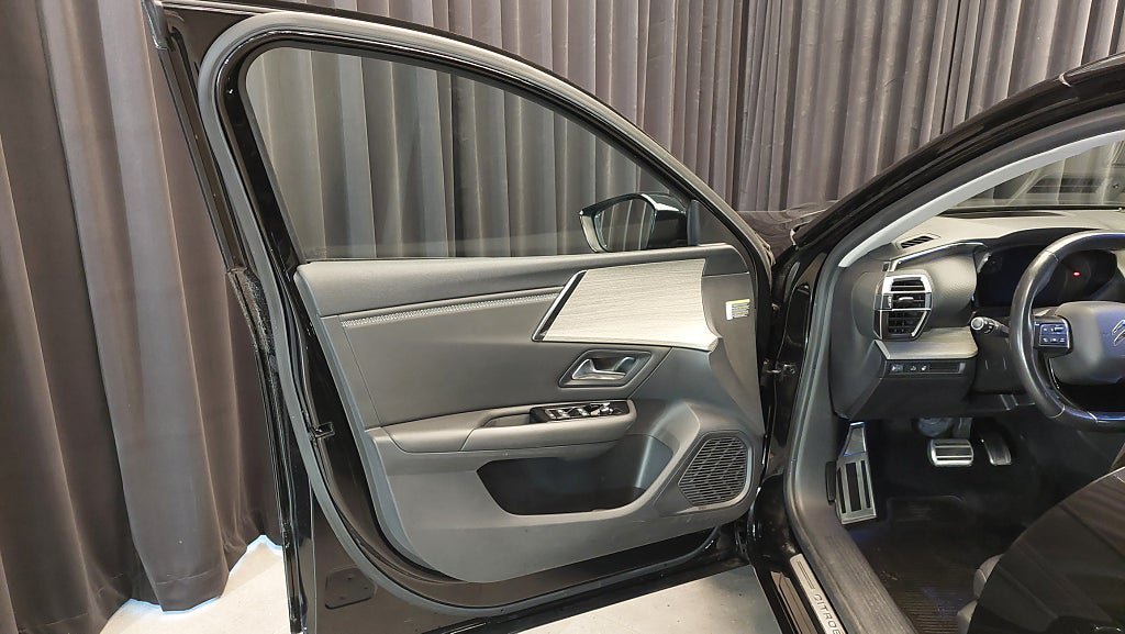 Vehicle Image 23