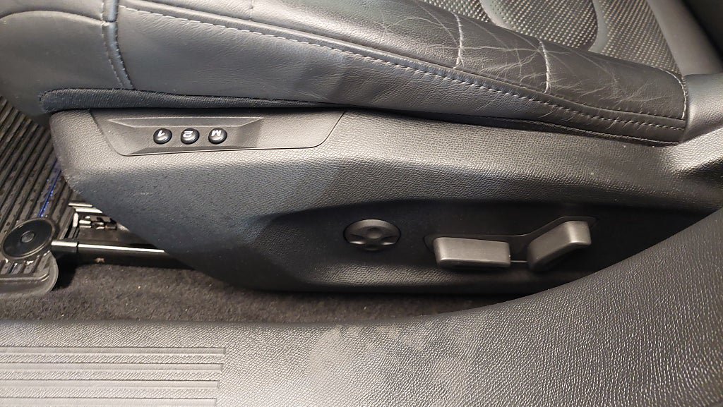 Vehicle Image 25