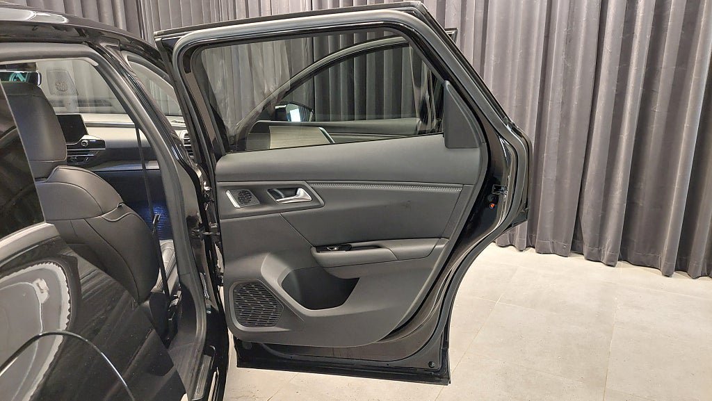 Vehicle Image 27