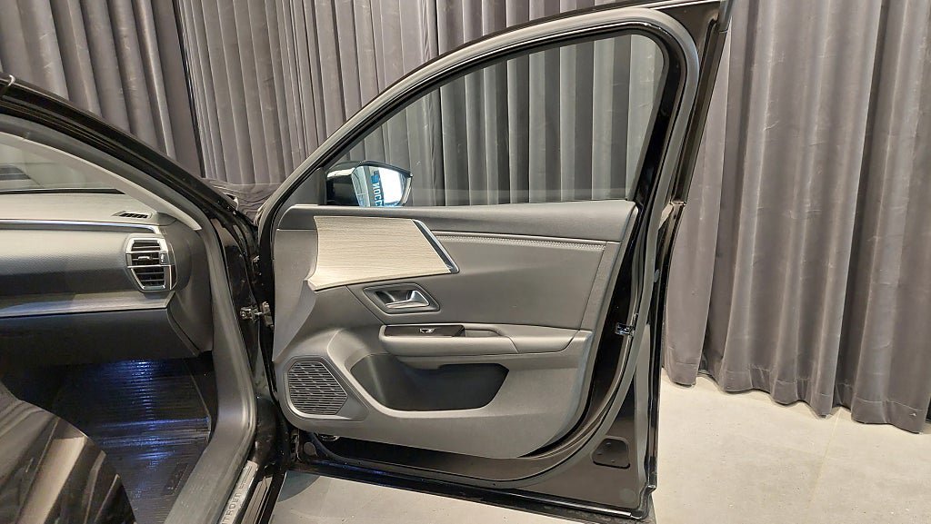 Vehicle Image 28